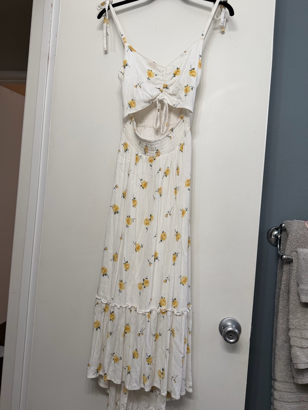 Hollister High-Low White Floral Tie-Front Maxi Dress with Yellow Rose Print
